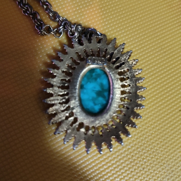 Vintage celebrity signed faux jade pregnant with 28in necklace - Picture 2 of 3